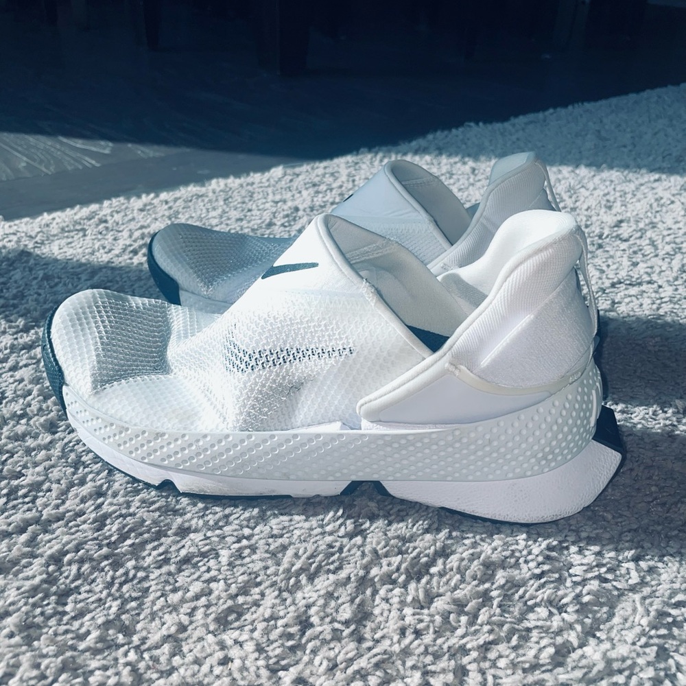 Women’s Nike Go Flyease Sneakers